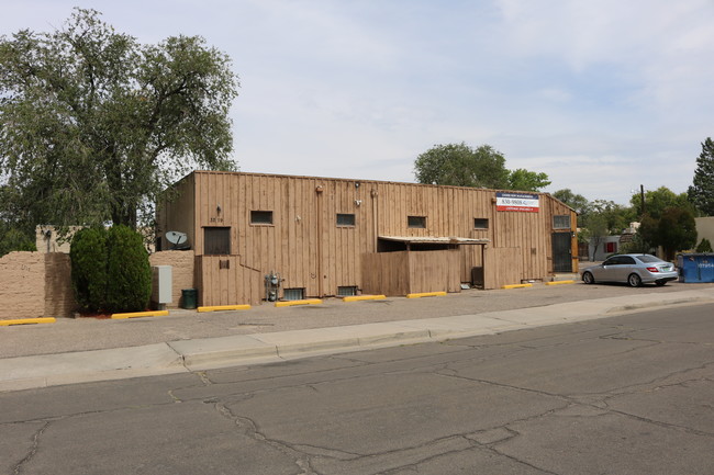 Burton Wellesley Apartments in Albuquerque, NM - Building Photo - Building Photo