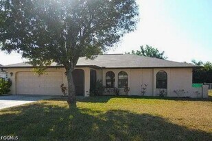 1420 SE 19th St in Cape Coral, FL - Building Photo