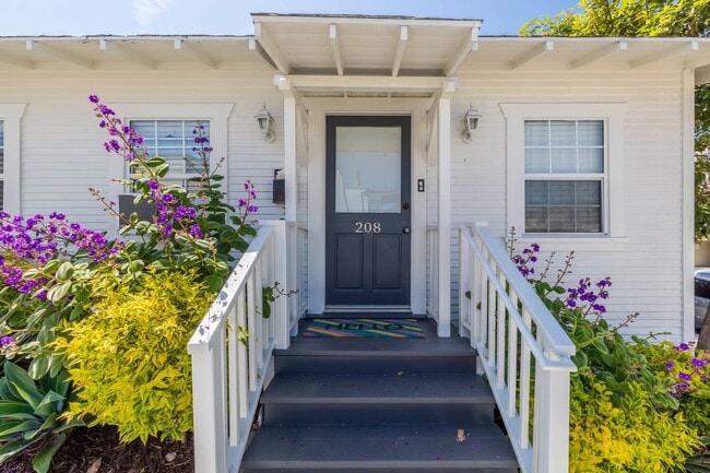 208 8th St in Hermosa Beach, CA - Foto de edificio - Building Photo