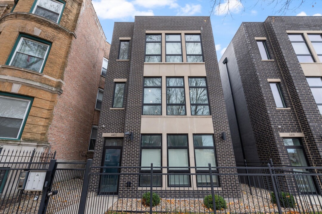 4402 S Prairie Ave in Chicago, IL - Building Photo