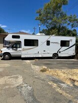 1555 D St in Hayward, CA - Building Photo