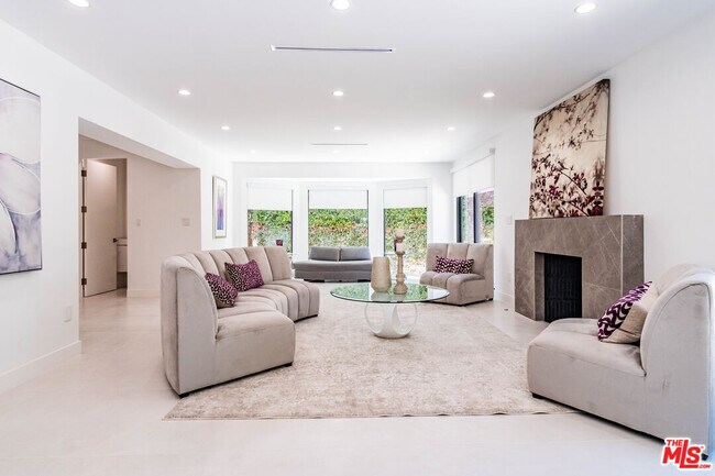 201 S Bedford Dr in Beverly Hills, CA - Foto de edificio - Building Photo