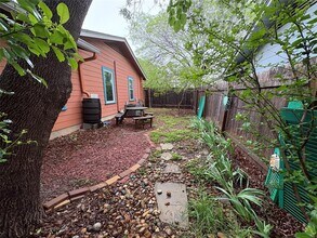1011 Chesapeake Dr in Austin, TX - Building Photo - Building Photo