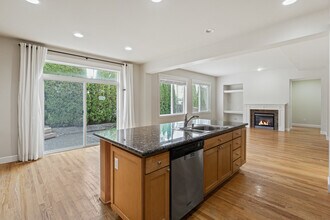 17212 NE 117th Way in Redmond, WA - Building Photo - Building Photo