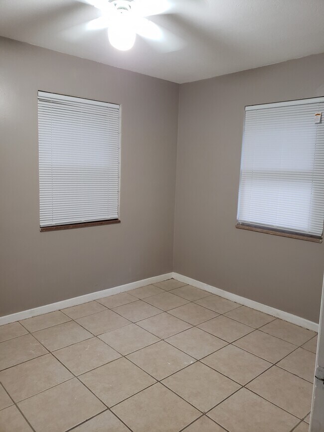 118 Holmes Dr, Unit B in Pensacola, FL - Building Photo - Building Photo