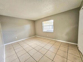 721 NW 3rd Ave in Fort Lauderdale, FL - Foto de edificio - Building Photo