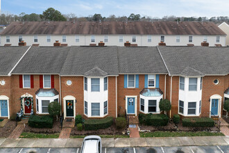 Bay Quarters Condominiums in Virginia Beach, VA - Building Photo - Building Photo