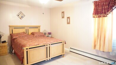 256 Brewster Rd in Milford, CT - Building Photo - Building Photo