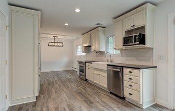 20 Arcadia Dr in Dix Hills, NY - Building Photo - Building Photo