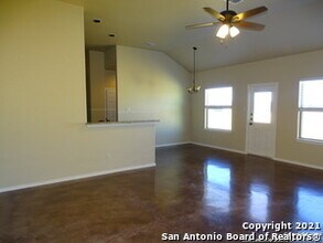 2592 Pahmeyer Rd in New Braunfels, TX - Building Photo - Building Photo