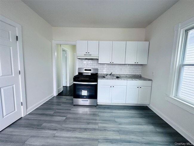 80 N Hamilton St, Unit 2 in Poughkeepsie, NY - Building Photo - Building Photo