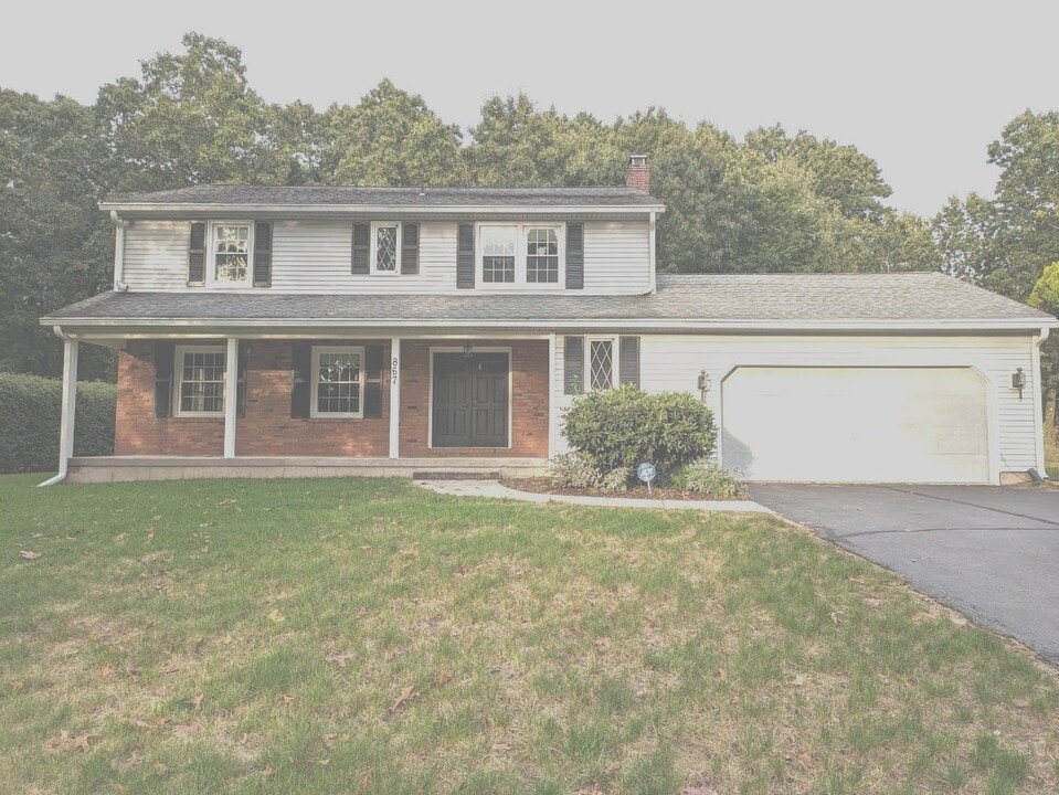 867 Shaker Rd in Longmeadow, MA - Building Photo