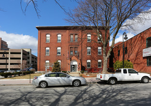 50 Lowell St in Manchester, NH - Building Photo - Building Photo