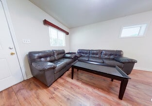 1649 Airport Dr in Tallahassee, FL - Building Photo - Building Photo