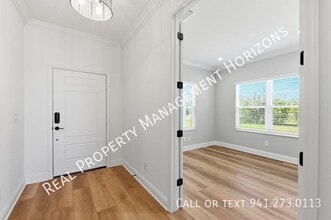 8131 Anthirium Lp in Sarasota, FL - Building Photo - Building Photo