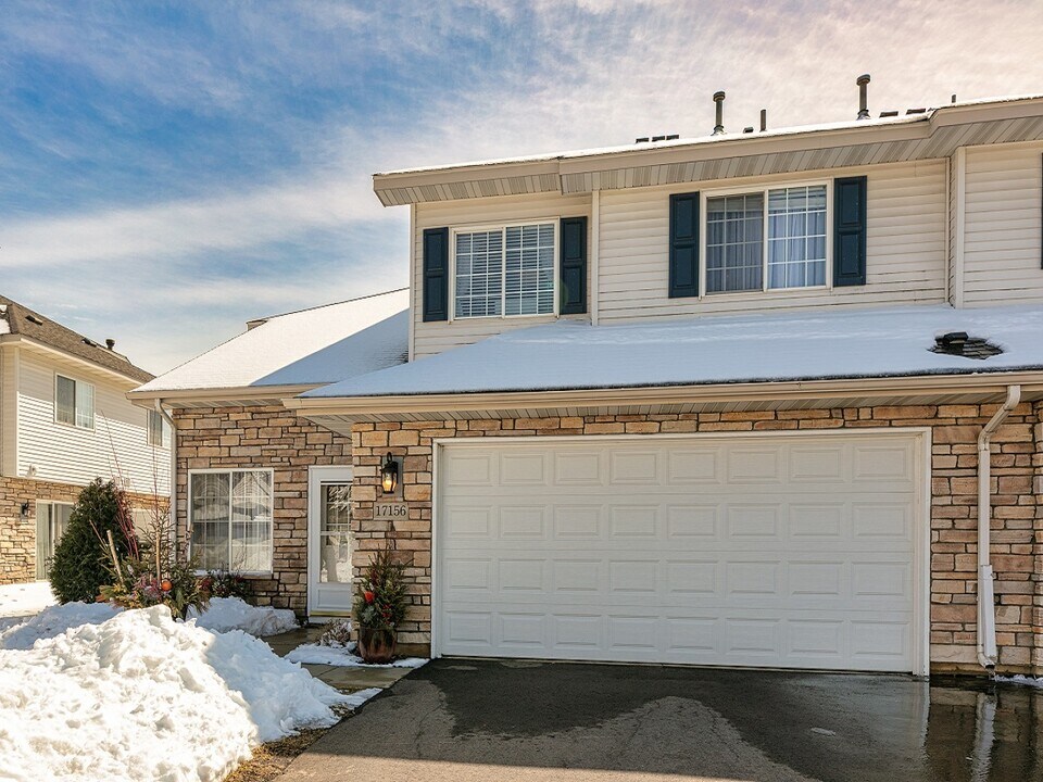 17156 Eastwood Ave in Farmington, MN - Building Photo