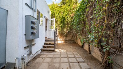 9016 Harratt St in West Hollywood, CA - Building Photo - Building Photo