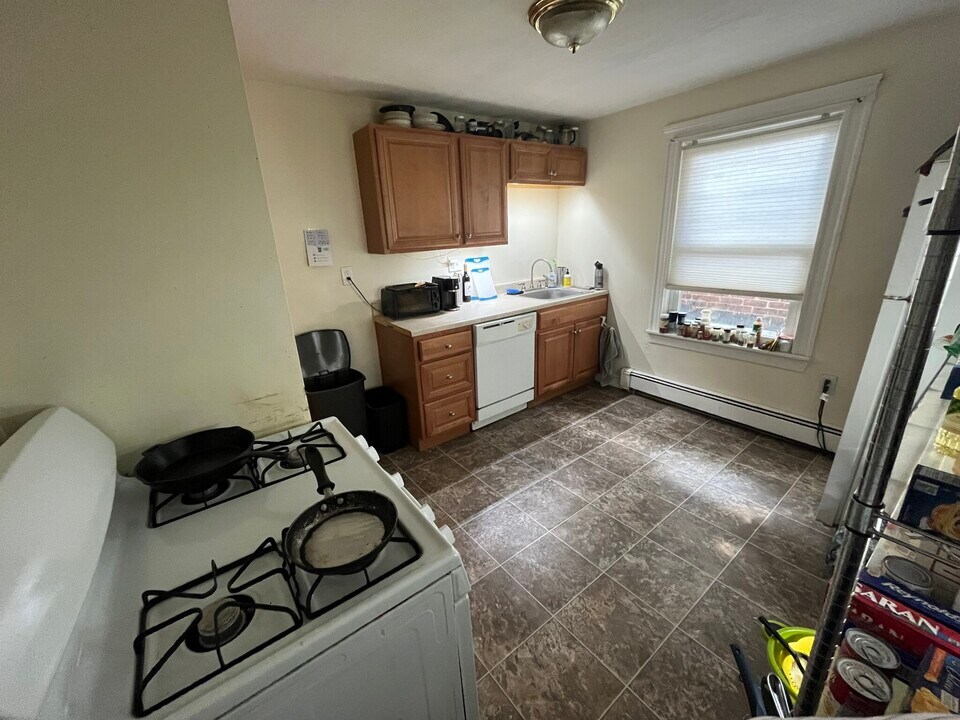 2384 Massachusetts Ave in Cambridge, MA - Building Photo