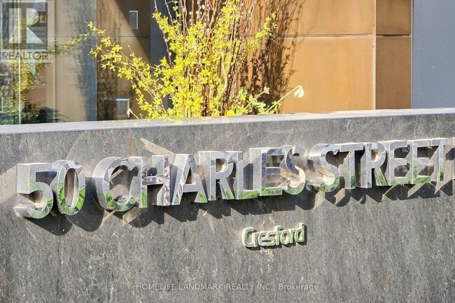 50 Charles St E in Toronto, ON - Building Photo - Building Photo