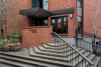 Lake Shore West in Seattle, WA - Foto de edificio - Building Photo