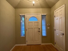 3707 W Hemlock Ct in Visalia, CA - Building Photo - Building Photo