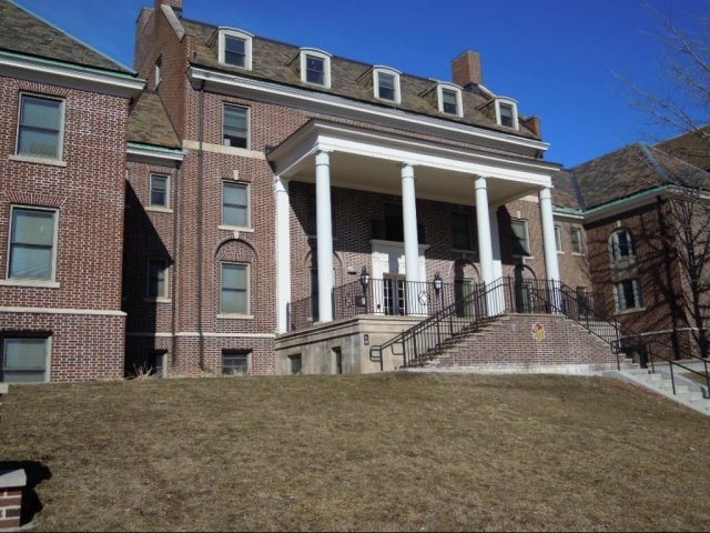 Hawthorn Hill Apartments in Des Moines, IA - Building Photo - Building Photo