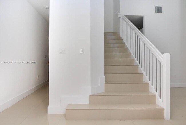 15671 SW 11th Terrace in Miami, FL - Building Photo - Building Photo