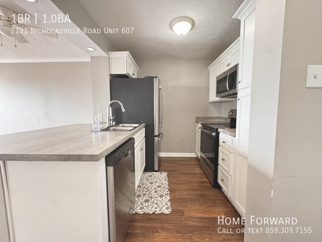 2121 Nicholasville Rd in Lexington, KY - Building Photo - Building Photo