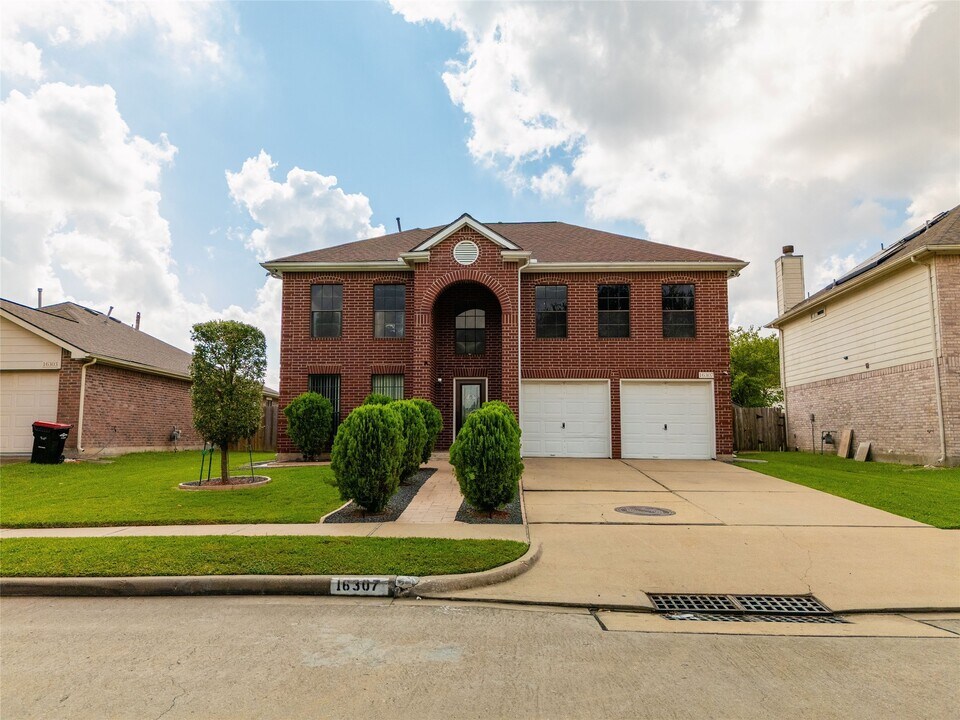 16307 Split Willow Dr in Houston, TX - Foto de edificio