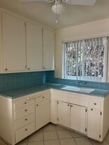14207 Sylvan St in Los Angeles, CA - Building Photo