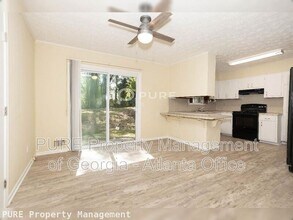 951 Majesty Ln in Morrow, GA - Building Photo - Building Photo