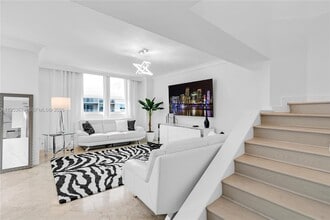 99 SE Mizner Blvd in Boca Raton, FL - Foto de edificio - Building Photo