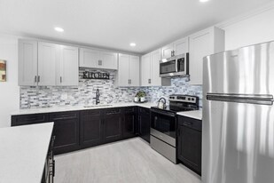 1824 Lake St in Oviedo, FL - Building Photo