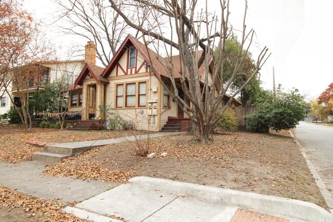 property at 438 W Rosewood Ave