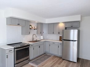 221 Baldwin St, Unit 221 in Laconia, NH - Building Photo - Building Photo