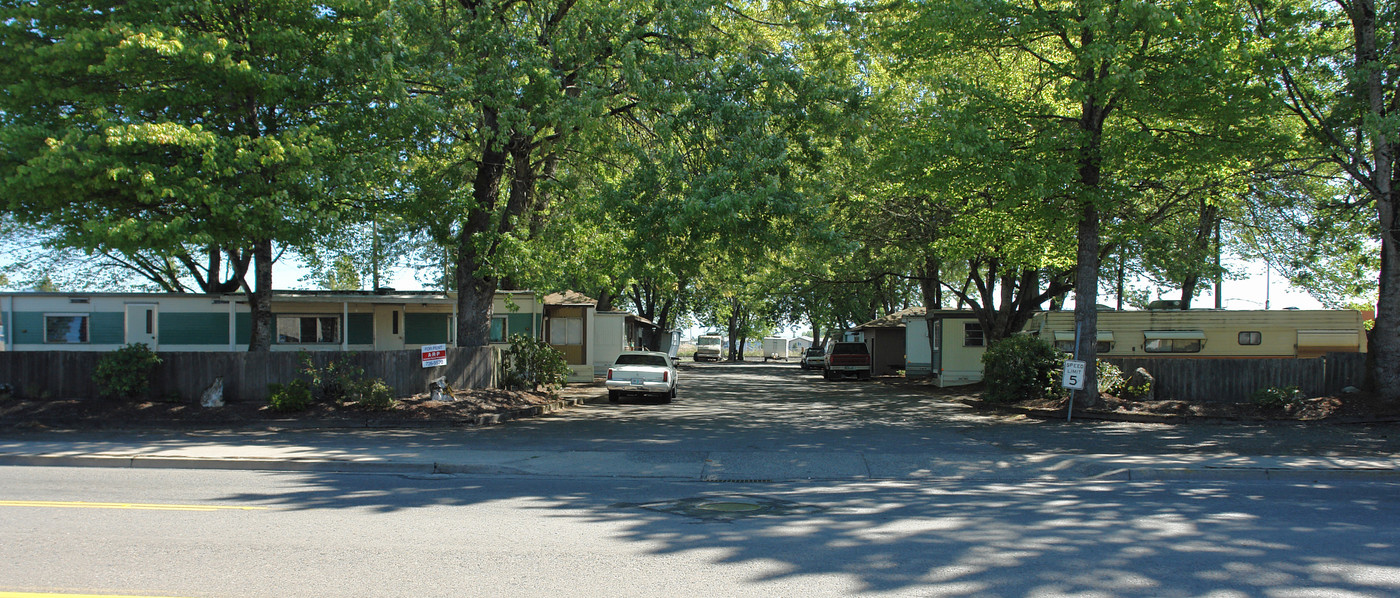 725 28th St in Springfield, OR - Foto de edificio