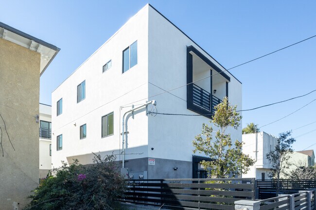 1660 W 20th St in Los Angeles, CA - Building Photo - Building Photo