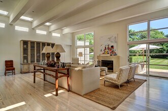 12 Hedge Row Ln in East Hampton, NY - Building Photo - Building Photo