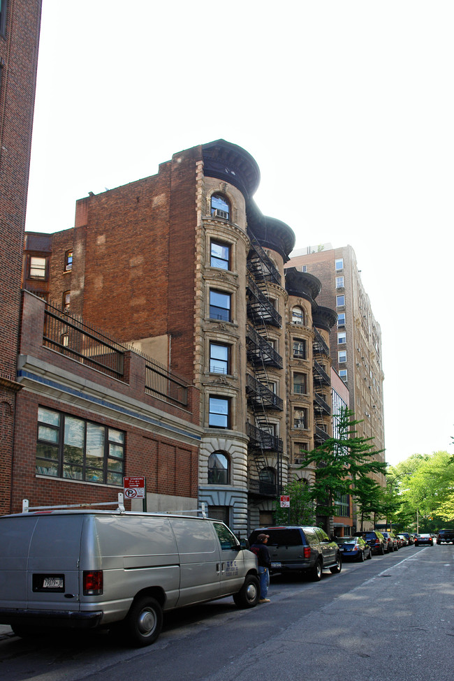 7 W 92nd St in New York, NY - Foto de edificio - Building Photo