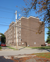 Hubbard Manor in Hubbard, OH - Building Photo - Building Photo