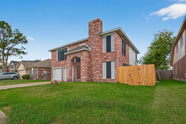 1926 Woodland Hills Dr in Missouri City, TX - Building Photo - Building Photo