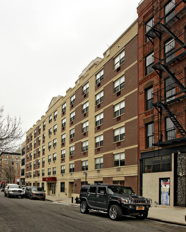 709 E 6th St in New York, NY - Foto de edificio - Building Photo