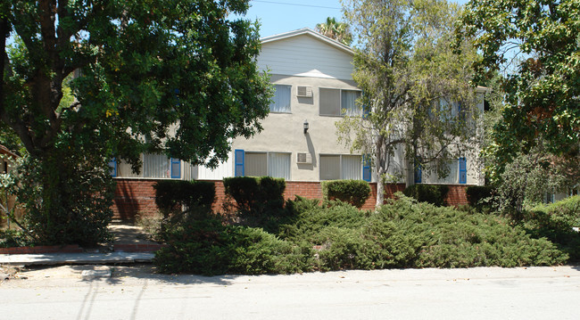 Sierra Madre Garden Apartments in Sierra Madre, CA - Foto de edificio - Building Photo