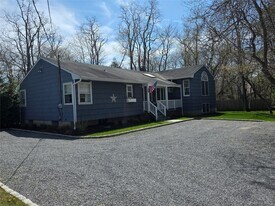870 Noyack Rd in Southampton, NY - Building Photo
