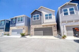 16012 Oregon Oak Dr in Houston, TX - Building Photo