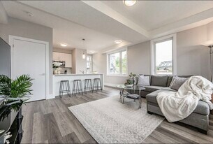 54 Bridge St W in Kitchener, ON - Building Photo