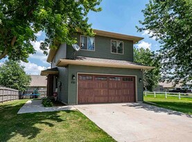 930 Stinocher St in Solon, IA - Building Photo