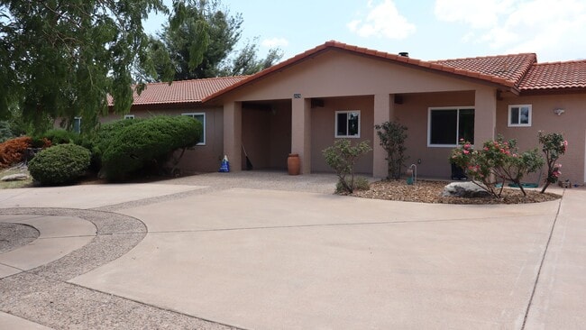 property at 2428 E Sauk Ct