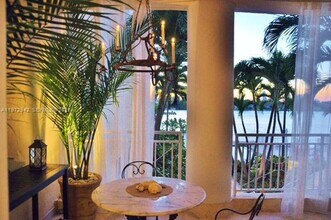 1 Century Ln in Miami Beach, FL - Building Photo - Building Photo