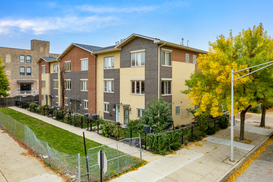 Shengshi Square in Chicago, IL - Building Photo